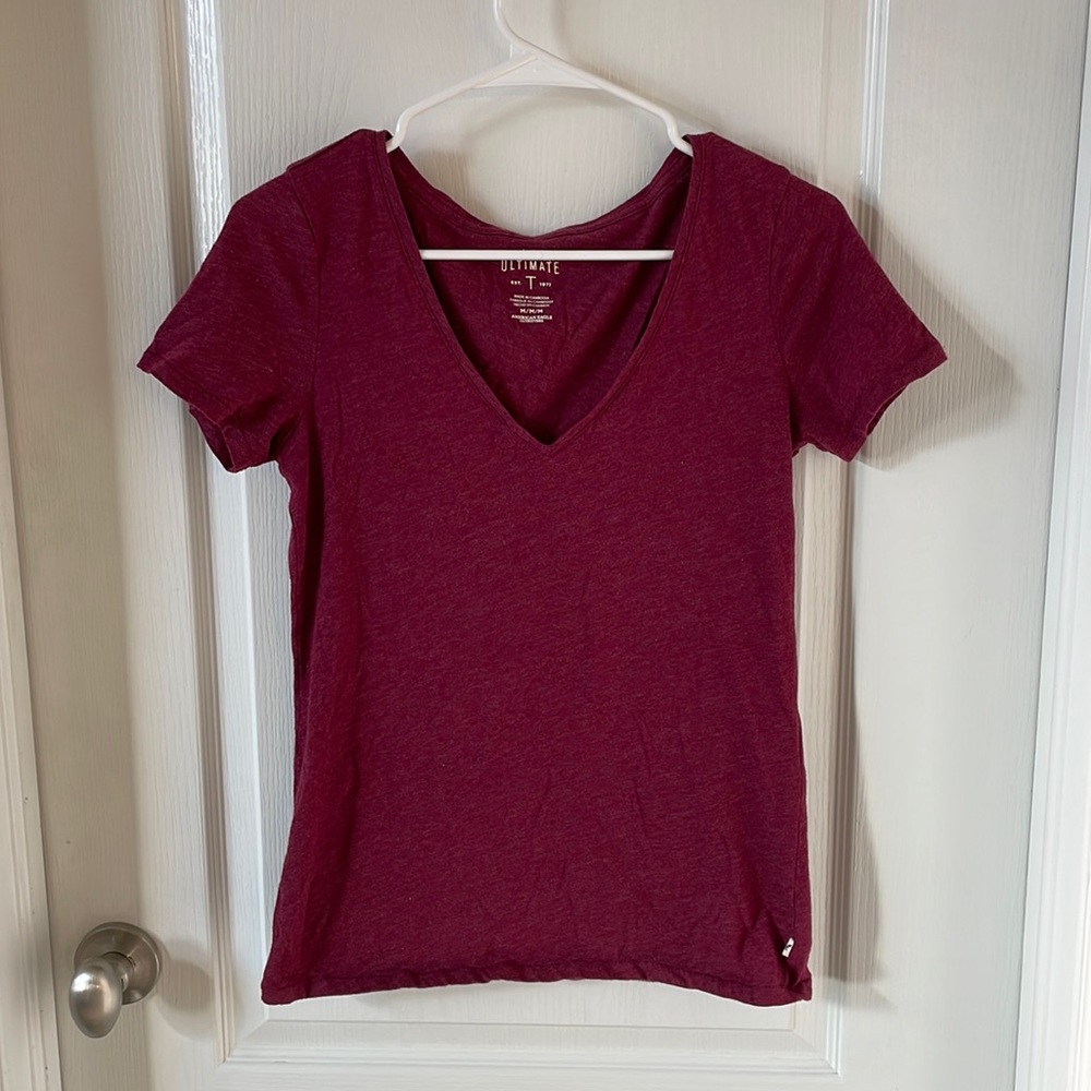 American Eagle 🦅 Ultimate V-neck Tee, M, Red
